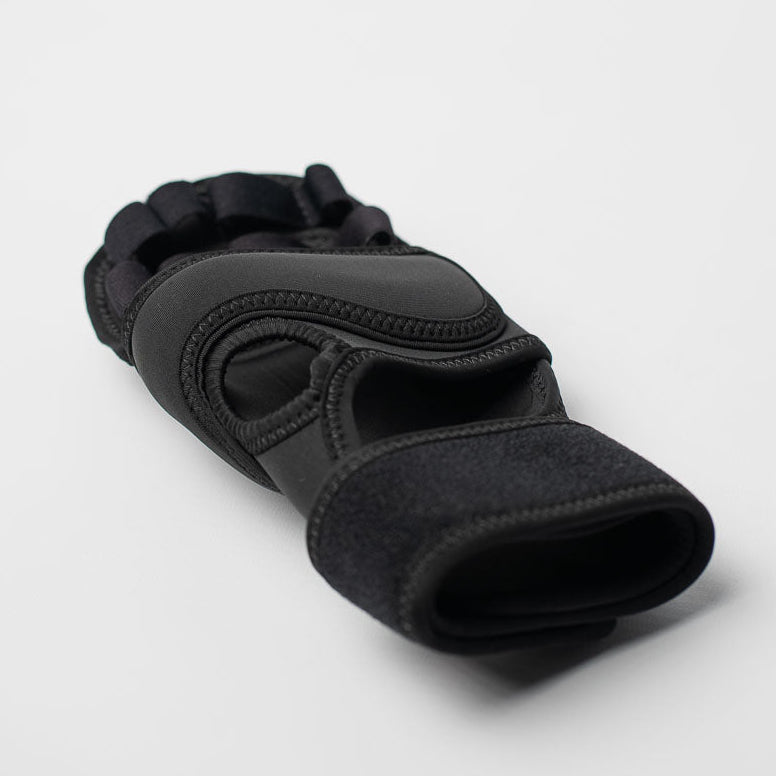 STRIIKER 0.5KG WEIGHTED GLOVES